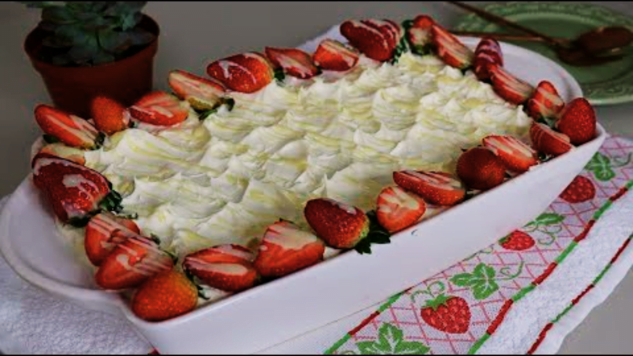 Pavê de Morango com Nata e bolacha Maisena