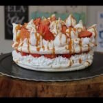 Receita de Sobremesa de Suspiro com Morangos e Caramelo