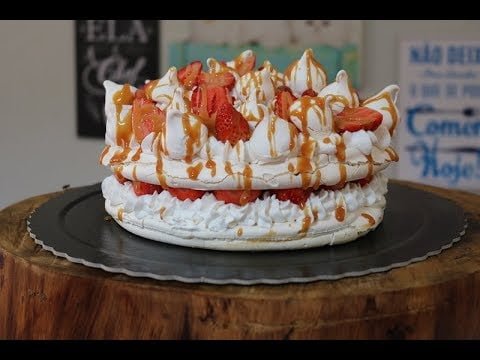 Receita de Sobremesa de Suspiro com Morangos e Caramelo