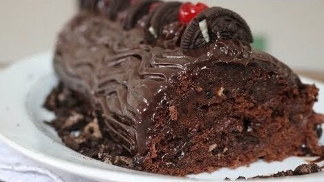 Rocambole de Chocolate com Oreo