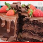 Bolo de Chocolate com Creme de Avelã e Morangos