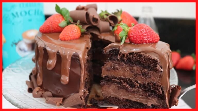 Bolo de Chocolate com Creme de Avelã e Morangos