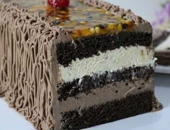 Bolo de Mousse de Chocolate com Maracujá